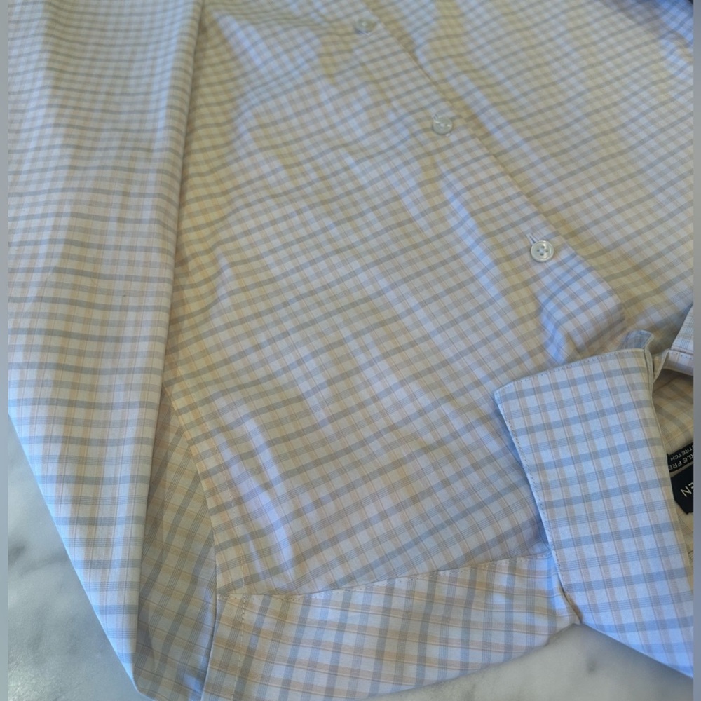 Van Heusen Men's Dress Shirt Slim Fit / Ultra Wrinkle Free - 14-14½ 32/33 Small - Picture 6 of 10
